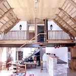 Maison Spacieuse à Avec Cheminée 250 M² * Castelnau-de-Mandailles