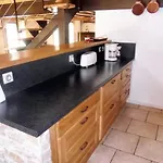 Hébergement de vacances Maison Spacieuse à Avec Cheminée 250 M²