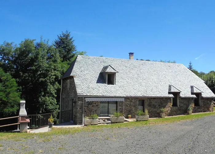 Maison Spacieuse A Avec Cheminee 250 M² Castelnau-de-Mandailles