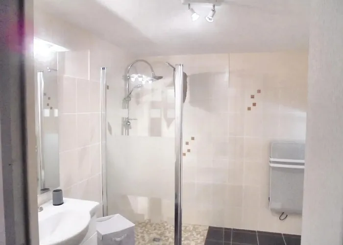 Maison Spacieuse A Avec Cheminee 250 M² *