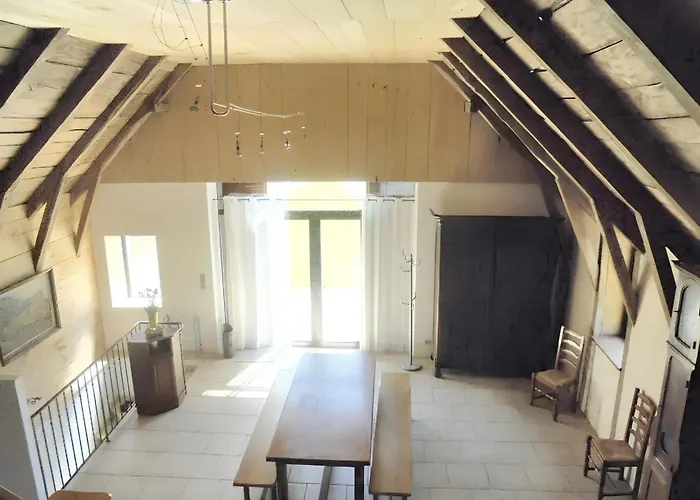 Maison Spacieuse A Avec Cheminee 250 M² *