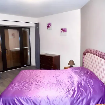 Vakantiehuis Maison Spacieuse A Avec Cheminee 250 M² *