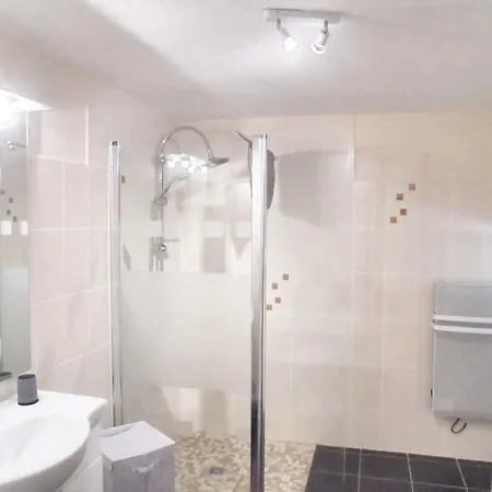 Maison Spacieuse A Avec Cheminee 250 M² *