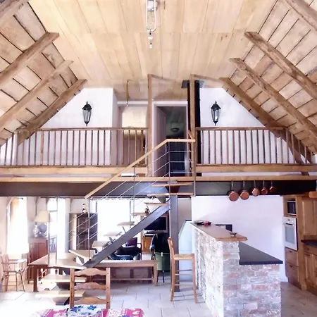 Maison Spacieuse A Avec Cheminee 250 M² * Castelnau-de-Mandailles