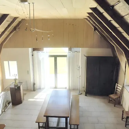 Maison Spacieuse A Avec Cheminee 250 M² *