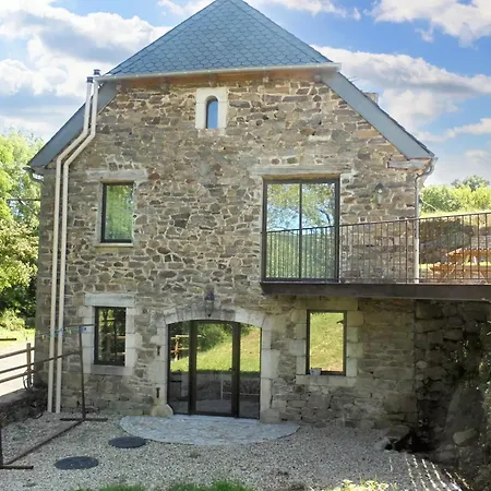 בית נופש Maison Spacieuse A Avec Cheminee 250 M² Castelnau-de-Mandailles