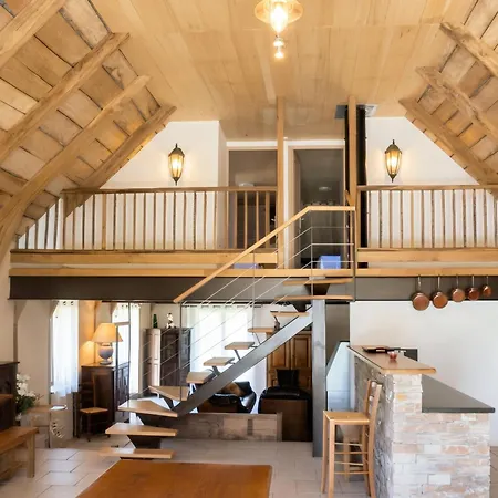 Casa vacanze Maison Spacieuse à Avec Cheminée 250 M² *