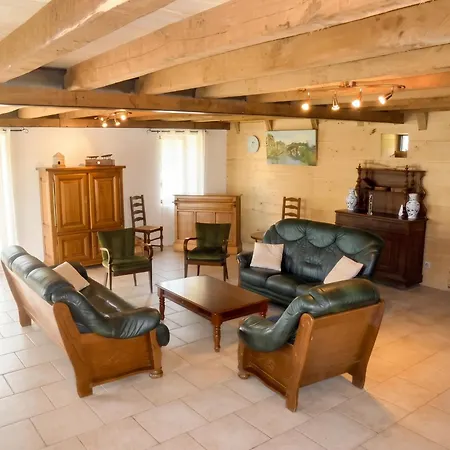 Maison Spacieuse à Avec Cheminée 250 M² * Castelnau-de-Mandailles