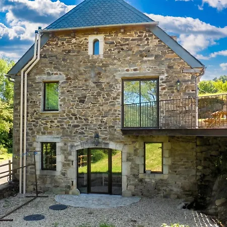 Maison Spacieuse à Avec Cheminée 250 M² * Castelnau-de-Mandailles