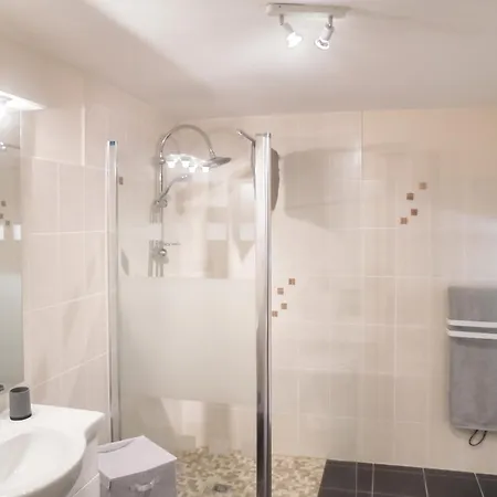 Maison Spacieuse à Avec Cheminée 250 M² Casa vacanze *