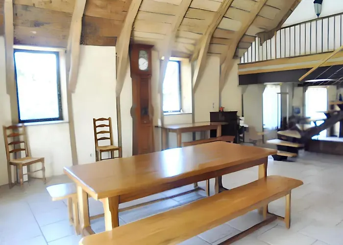 Maison Spacieuse A Avec Cheminee 250 M² *